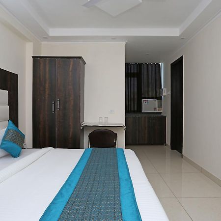 Oyo 9147 Hotel Aerostay Ню Делхи Екстериор снимка