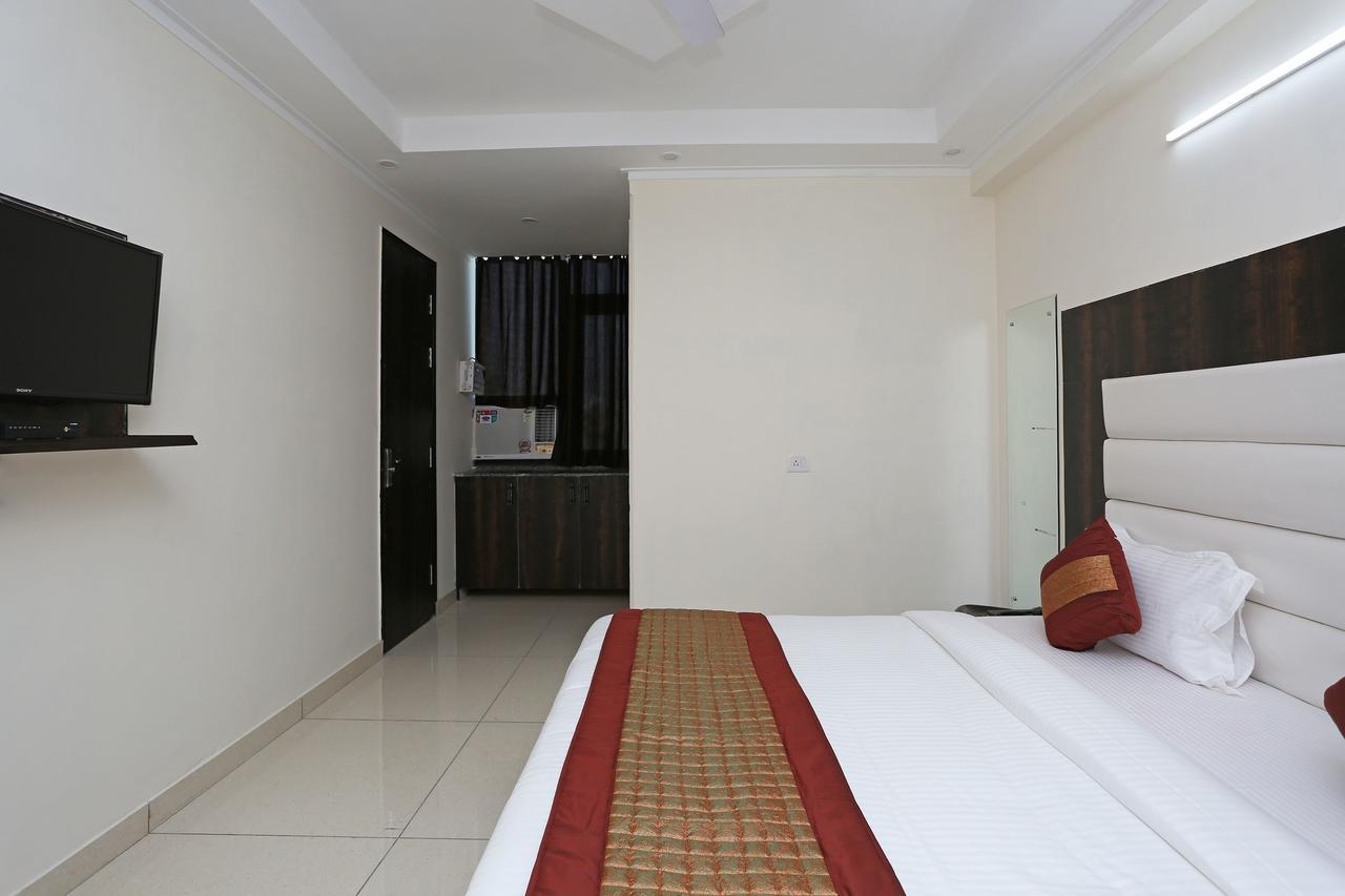 Oyo 9147 Hotel Aerostay Ню Делхи Екстериор снимка