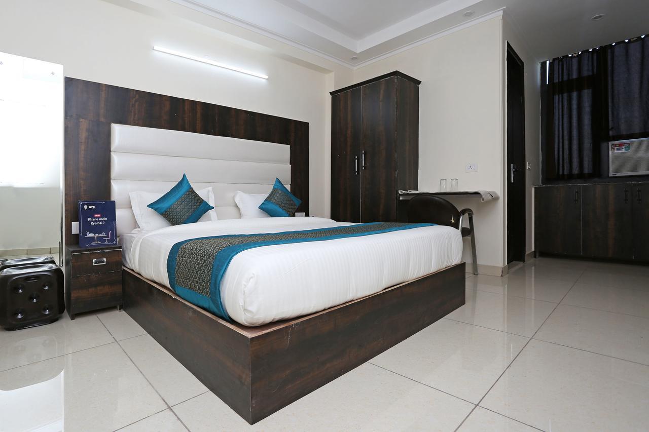 Oyo 9147 Hotel Aerostay Ню Делхи Екстериор снимка