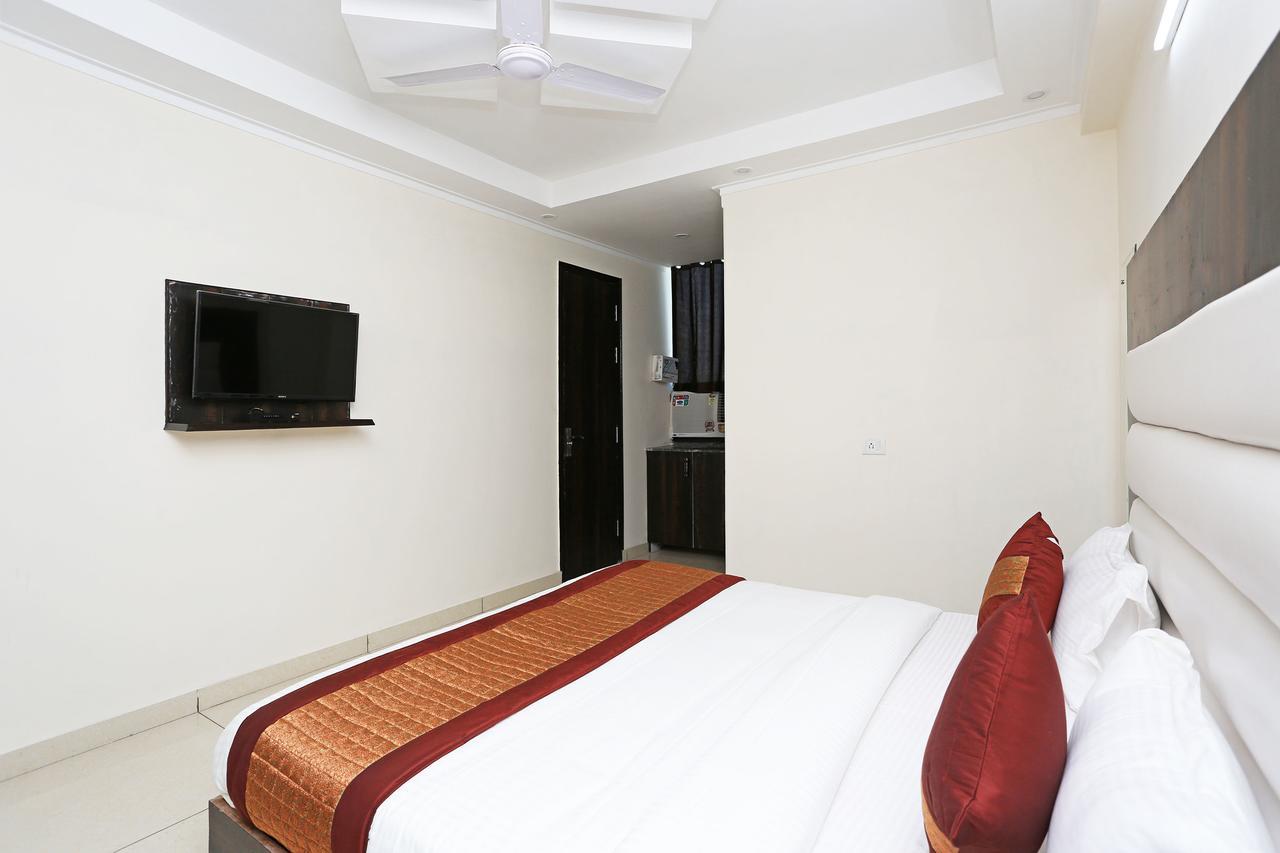 Oyo 9147 Hotel Aerostay Ню Делхи Екстериор снимка