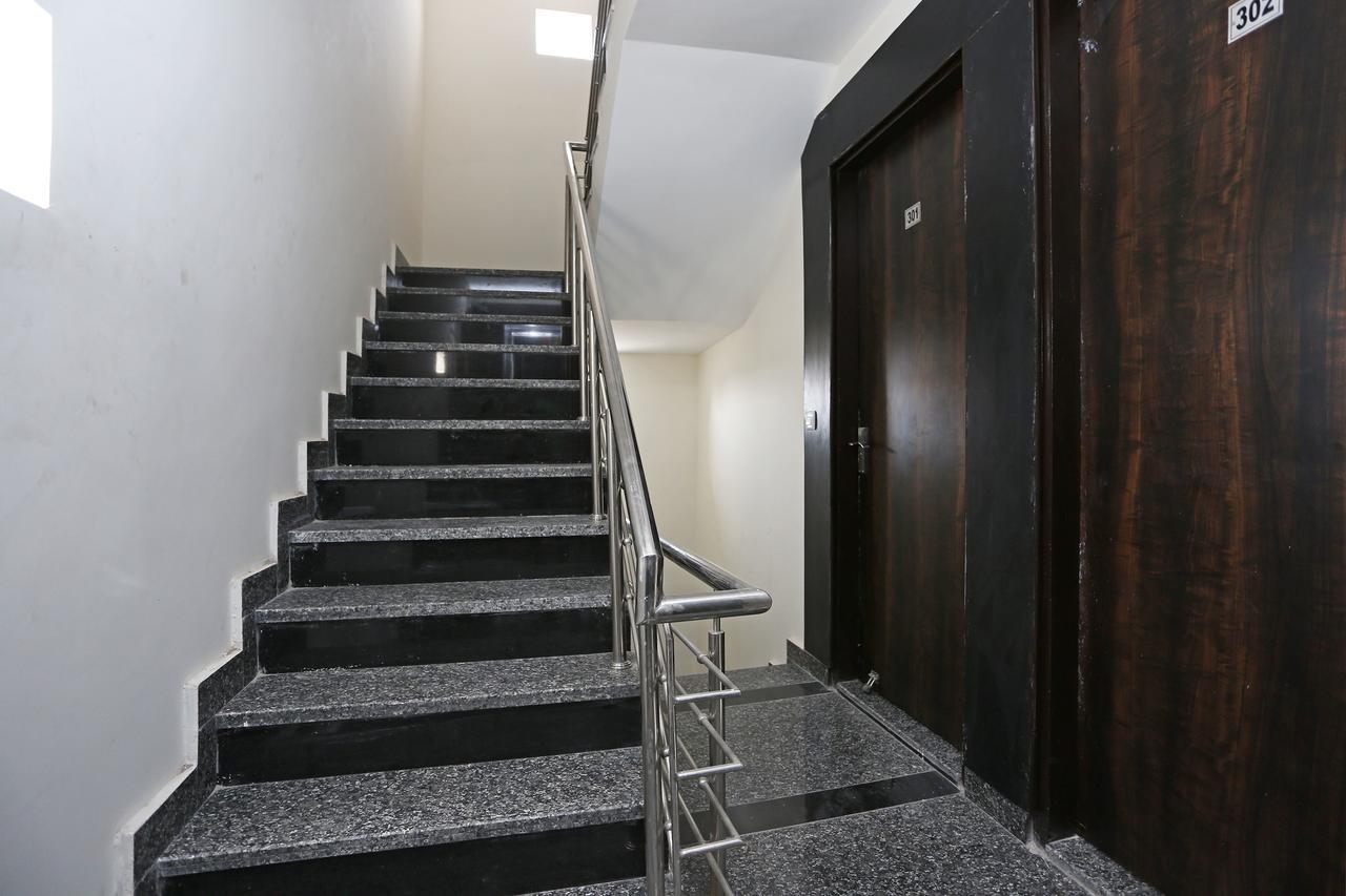 Oyo 9147 Hotel Aerostay Ню Делхи Екстериор снимка