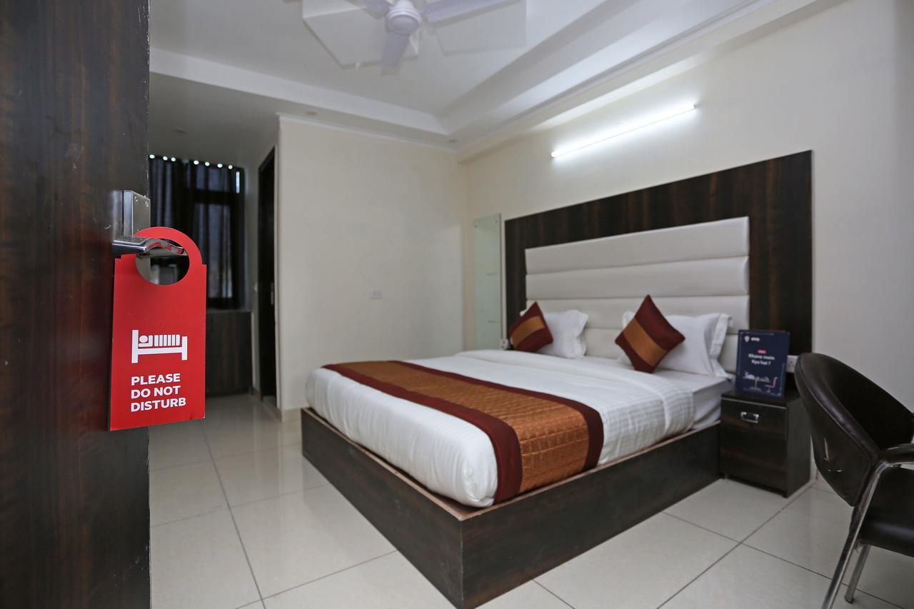 Oyo 9147 Hotel Aerostay Ню Делхи Екстериор снимка